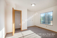 1308 Jack Pine Way photo'