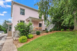 1408 College St in Bowling Green, KY - Building Photo