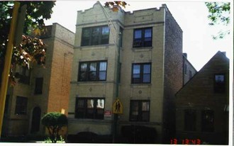 4246-4248 N Francisco Ave Apartments