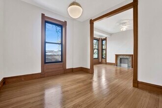 825 W Armitage Ave in Chicago, IL - Building Photo - Building Photo