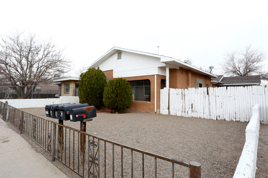 1101 Coal Ave SW in Albuquerque, NM - Building Photo