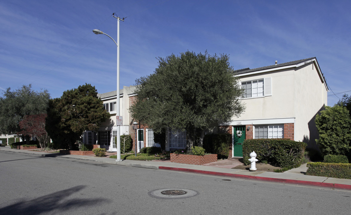 126-140 Melody Ln in Costa Mesa, CA - Foto de edificio