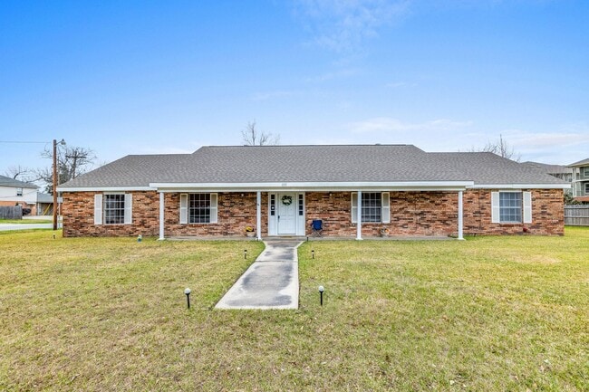 1412 W McNeese St