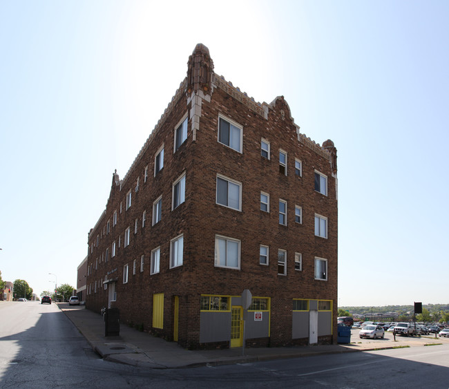 Wiltshire Apartments in Kansas City, MO - Foto de edificio - Building Photo