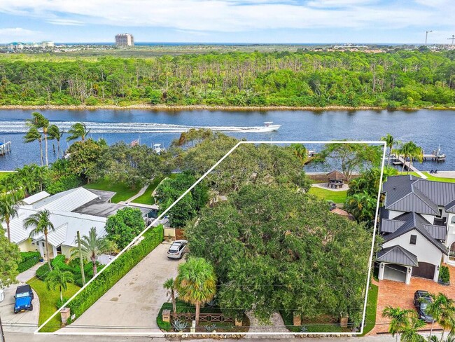 14150 Paradise Point Rd in West Palm Beach, FL - Foto de edificio - Building Photo