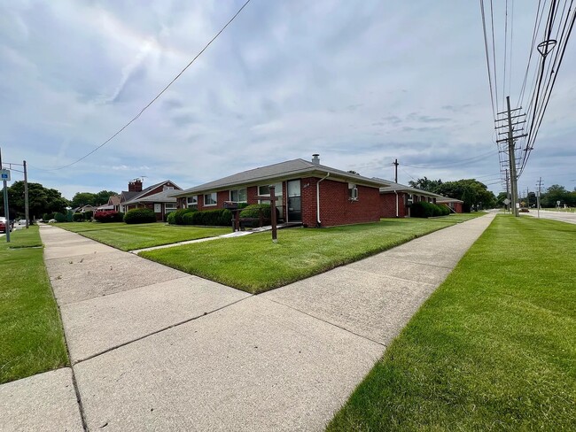 7212 Helen St, Unit 7212