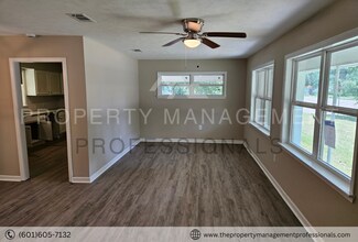 702 Cooper Rd in Jackson, MS - Building Photo - Building Photo