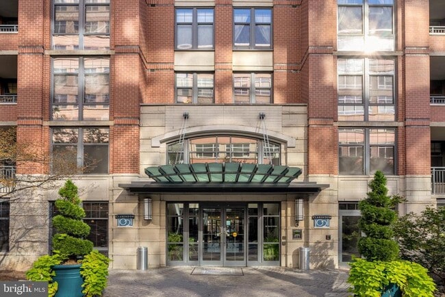 property at 1021 N Garfield St