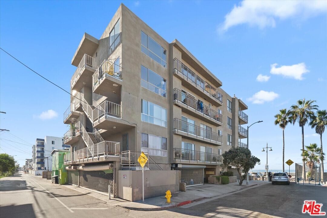 8 23rd Ave in Los Angeles, CA - Building Photo