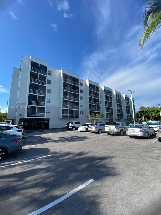 2821 N Miami Beach Blvd in North Miami Beach, FL - Building Photo