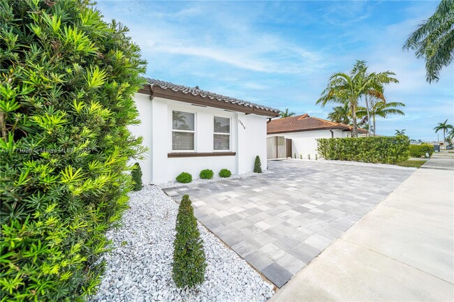 13026 NW 9th St in Miami, FL - Building Photo - Building Photo