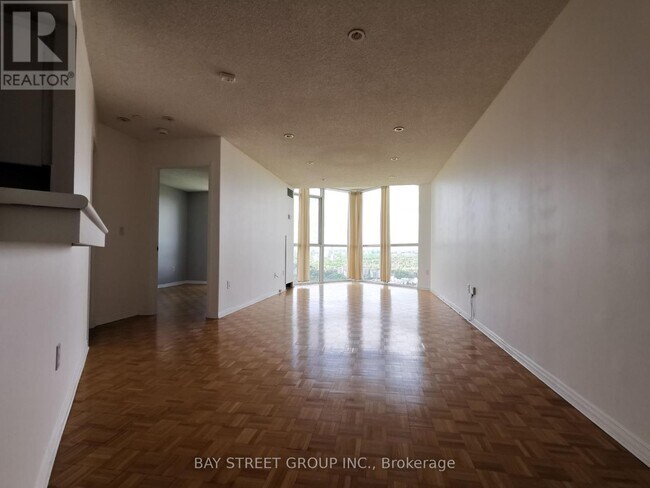 7 Concorde Pl in Toronto, ON - Building Photo - Building Photo