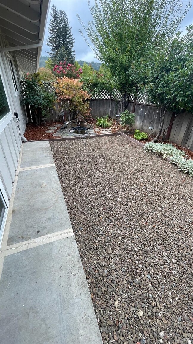 property at 2 Fallgreen Ct