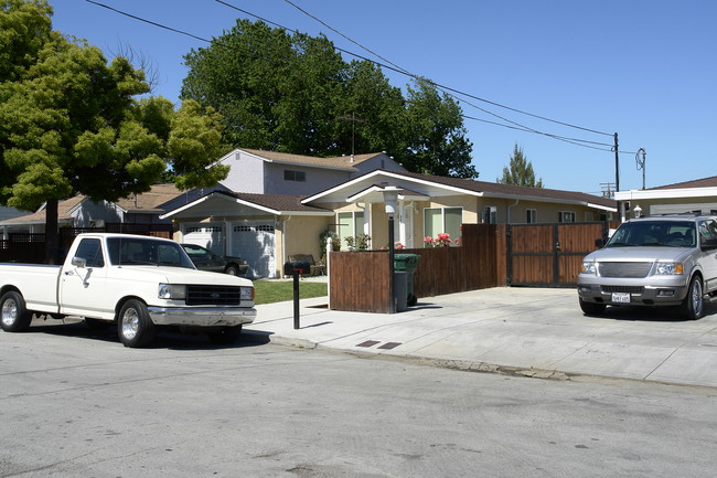 583 4th Ave in Redwood City, CA - Building Photo - Building Photo