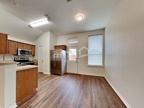 3013 Lake Side Dr in Sanger, TX - Foto de edificio - Building Photo