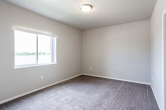 Willow Falls Apartments in Cedar Falls, IA - Foto de edificio - Interior Photo