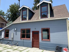 1301 W 22nd St in Los Angeles, CA - Building Photo - Building Photo