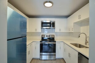 1049 Pleasant St in New Bedford, MA - Building Photo