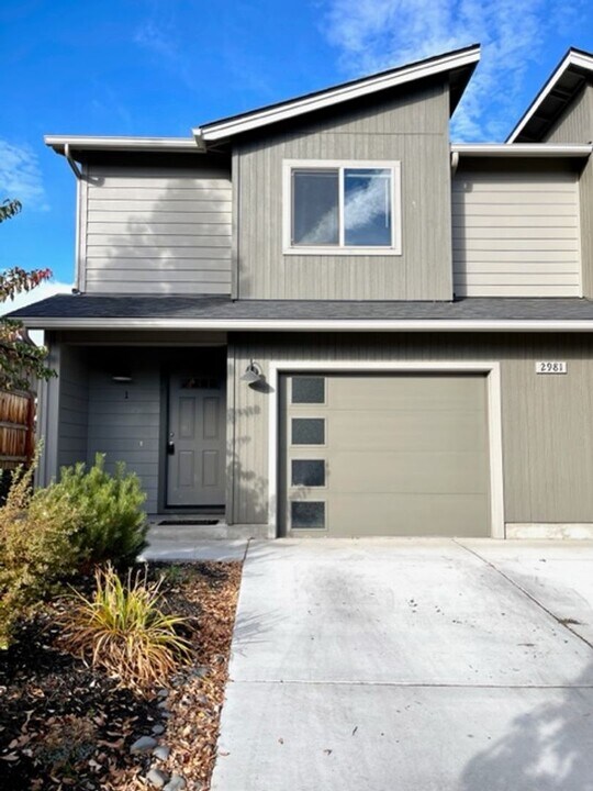 2981 NE Canoe Ct in Bend, OR - Building Photo