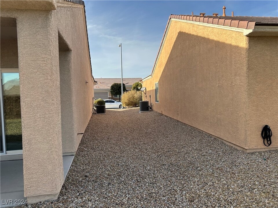 7620 Island Rail Dr in North Las Vegas, NV - Building Photo