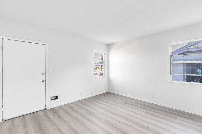 725 Spence St, Unit 725