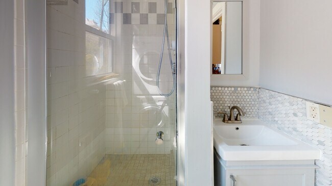 96 Columbia St, Unit 2 in Brookline, MA - Building Photo - Building Photo