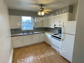 608 W Michigan Ave in Paw Paw, MI - Building Photo - Building Photo