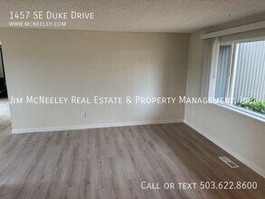 1457 SE Duke Dr in Hillsboro, OR - Building Photo - Building Photo