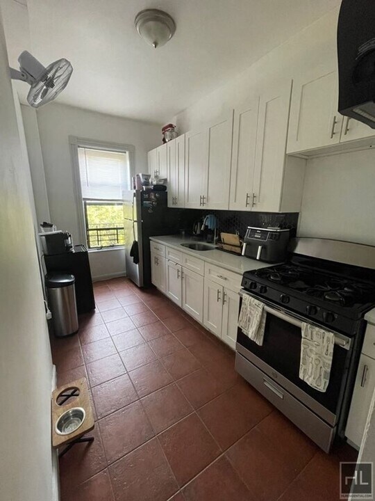 JAMAICA AVENUE in Queens, NY - Building Photo