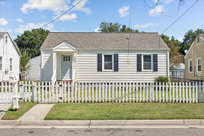 704 Homestead Ave in Hampton, VA - Building Photo - Building Photo