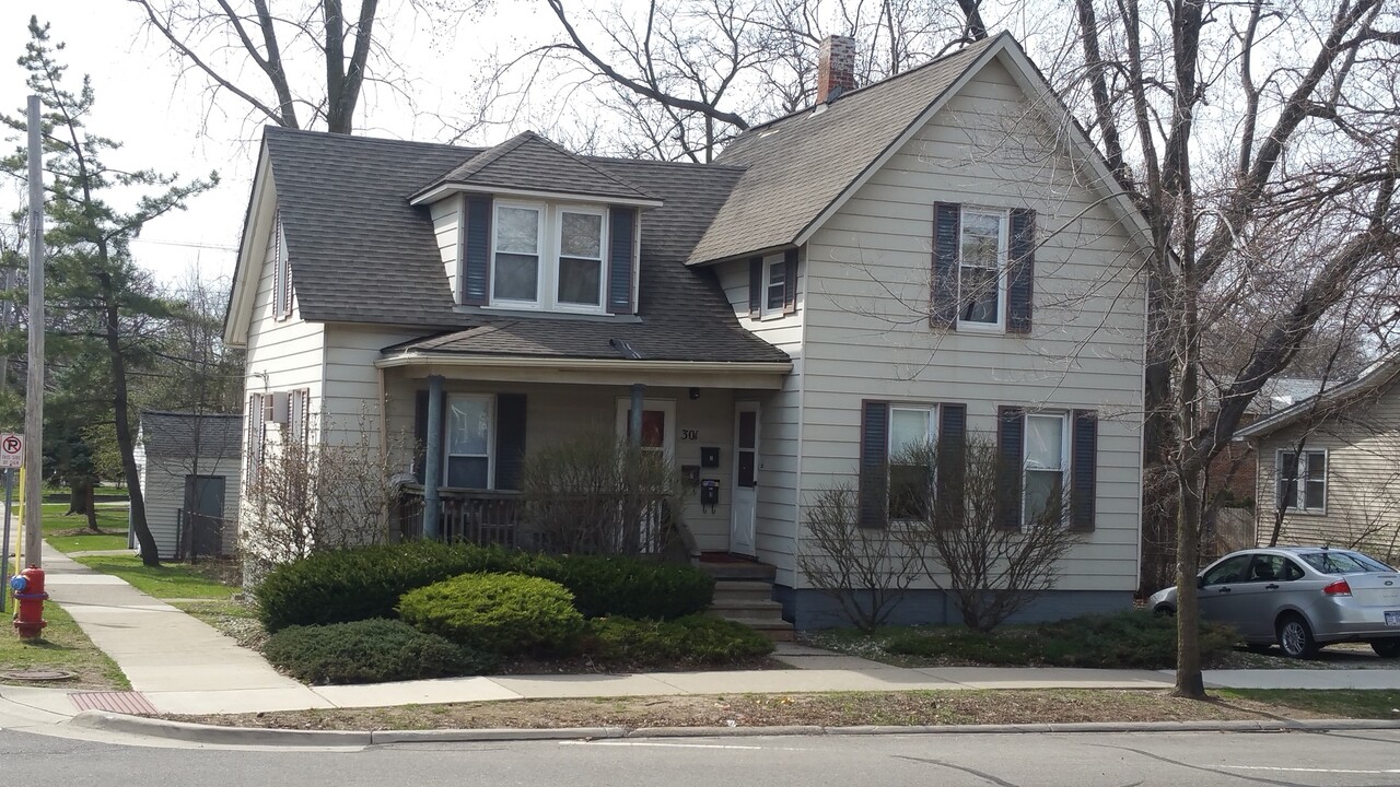 301 N Washington Ave in Royal Oak, MI - Building Photo