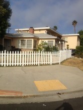5061 Colfax Ave in North Hollywood, CA - Foto de edificio - Building Photo