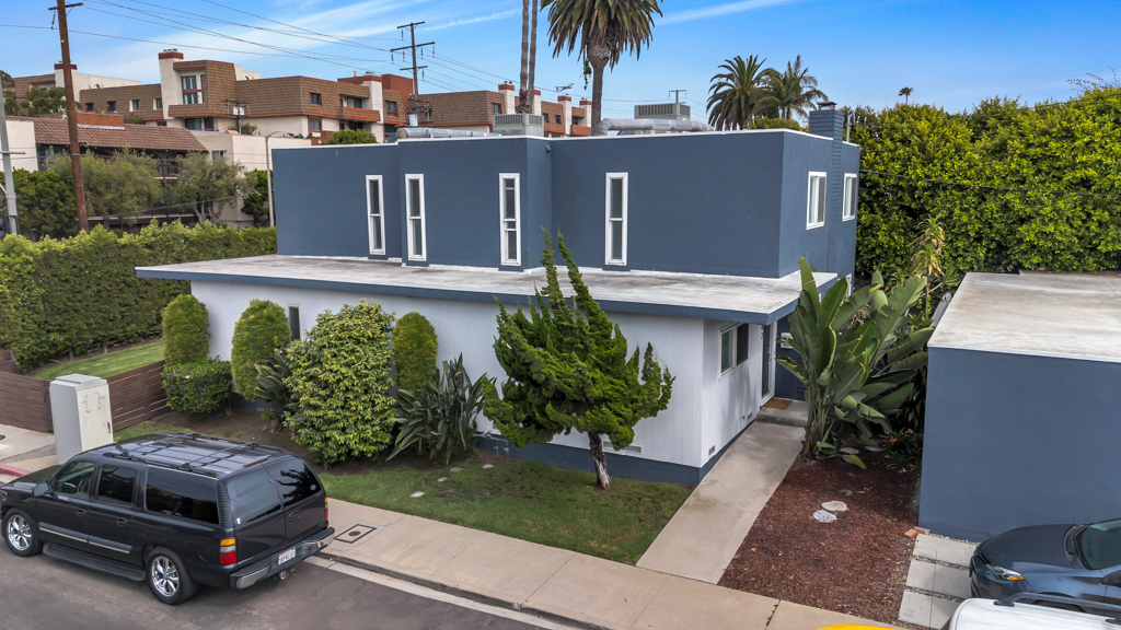 442 Manitoba St in Playa Del Rey, CA - Building Photo