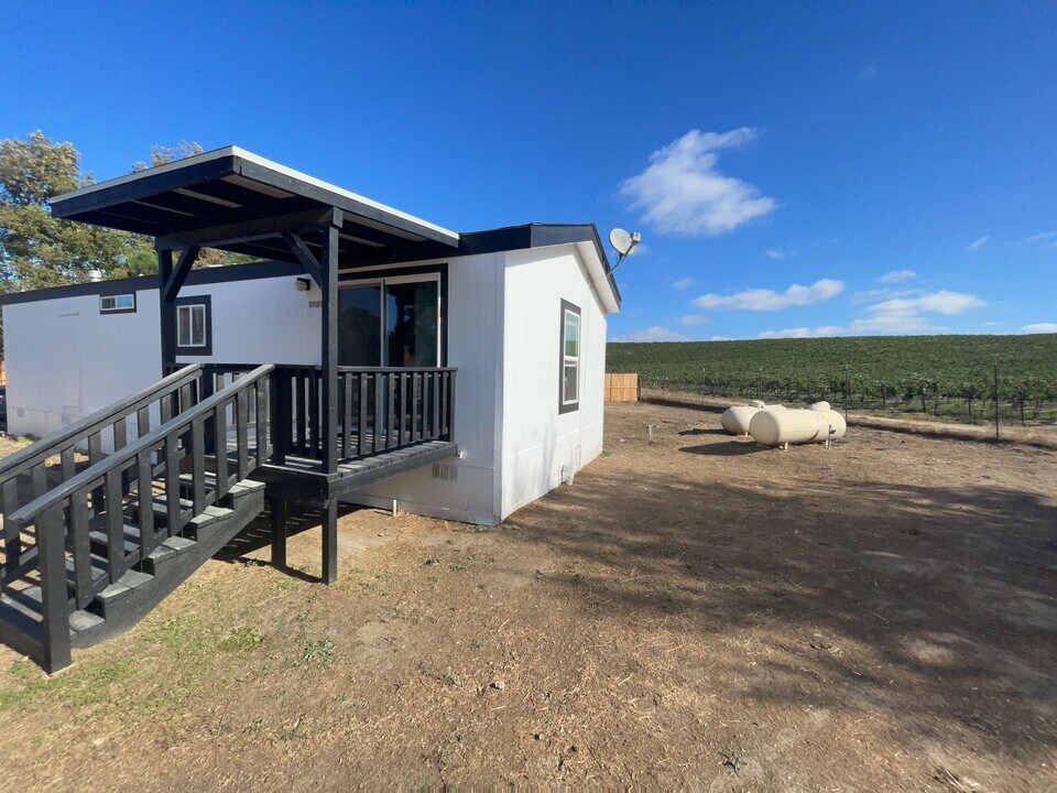 5650 Farousse Way in Paso Robles, CA - Building Photo