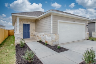 215 Kellys Heroes Way in Jarrell, TX - Building Photo