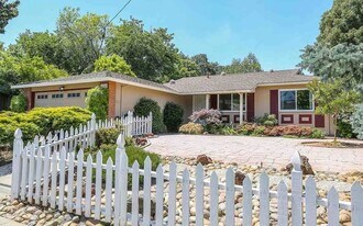 5466 Florida Dr in Concord, CA - Building Photo