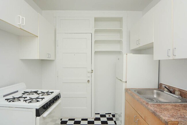 2714 N Spaulding Ave in Chicago, IL - Building Photo - Building Photo