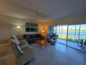 185 NE Edgewater Dr in Stuart, FL - Building Photo - Building Photo