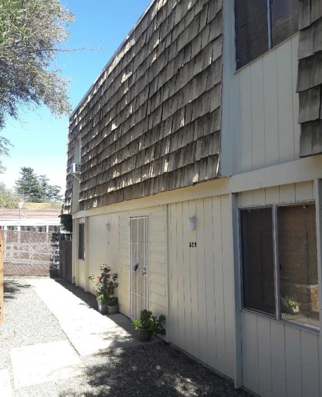 329 N Pico Ave in Fallbrook, CA - Building Photo - Building Photo