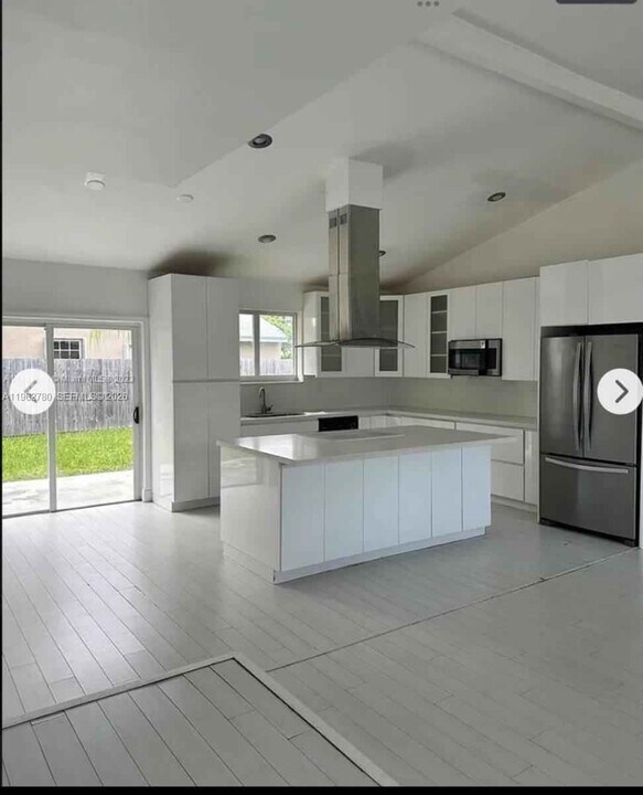 17230 SW 93rd Ave in Palmetto Bay, FL - Building Photo