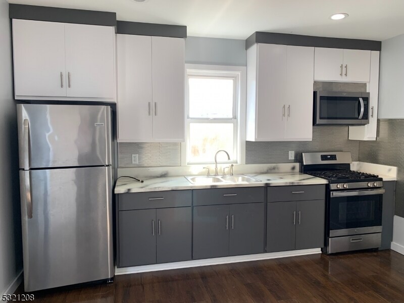 214 21st St in Irvington, NJ - Building Photo