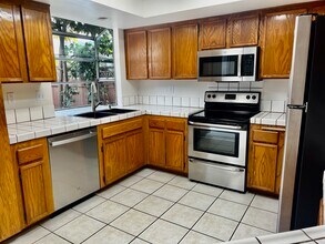 2185 Haller St in San Diego, CA - Foto de edificio - Building Photo