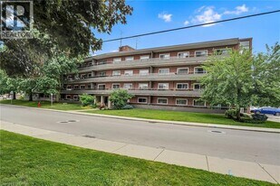 11 Woodman Dr S in Hamilton, ON - Building Photo