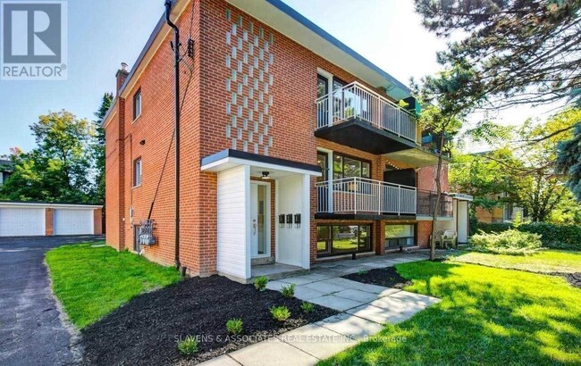 19 Charlemagne Dr in Toronto, ON - Building Photo - Building Photo