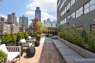 780 8th Ave in New York, NY - Building Photo - Building Photo