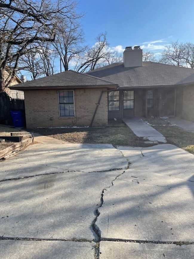 property at 716 Woodland Ct