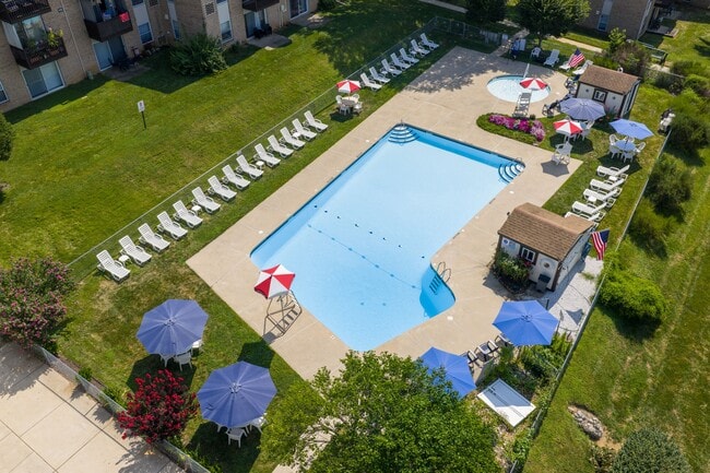 Top Of The Hill Apartments in Feasterville, PA - Building Photo - Building Photo