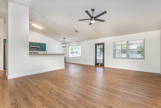 5330 Keely Ct in Lakeland, FL - Foto de edificio - Building Photo