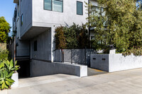 1426 S Hayworth Ave in Los Angeles, CA - Building Photo - Building Photo