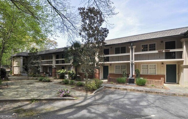 655 E Campus Rd in Athens, GA - Building Photo - Building Photo